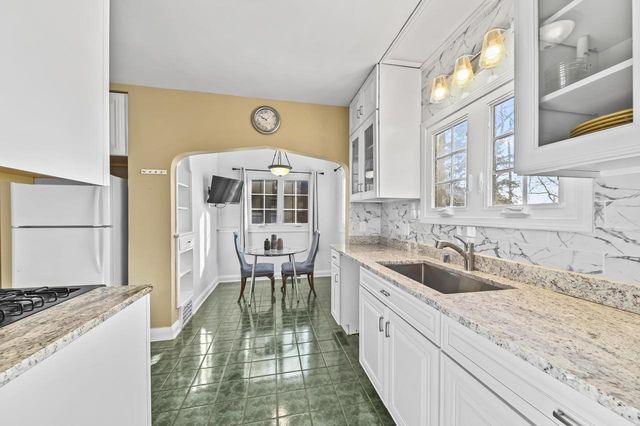 6321 W McKinley AVENUE, Wauwatosa, WI 53213