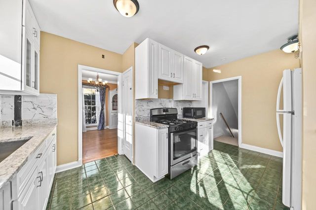 6321 W McKinley AVENUE, Wauwatosa, WI 53213