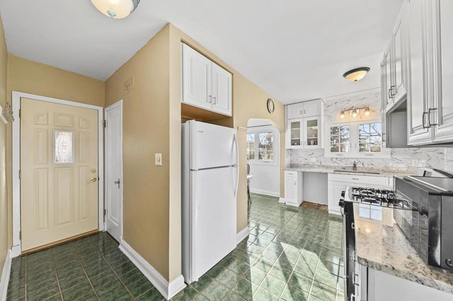 6321 W McKinley AVENUE, Wauwatosa, WI 53213