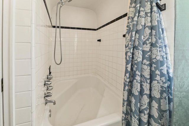 6321 W McKinley AVENUE, Wauwatosa, WI 53213