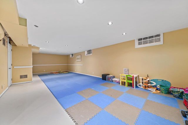 6321 W McKinley AVENUE, Wauwatosa, WI 53213