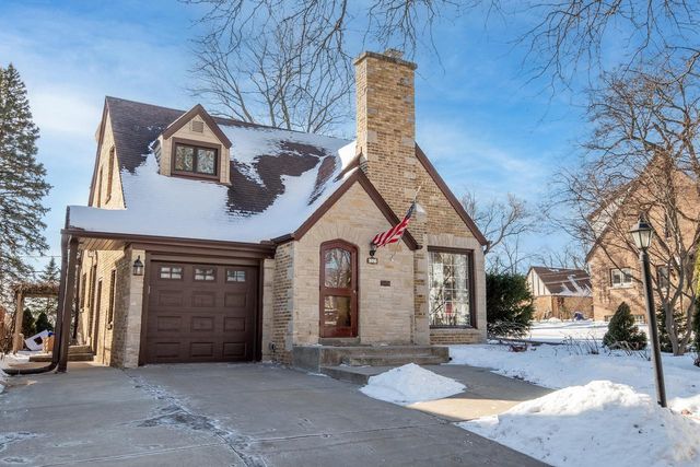 6321 W McKinley AVENUE, Wauwatosa, WI 53213
