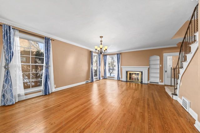 6321 W McKinley AVENUE, Wauwatosa, WI 53213