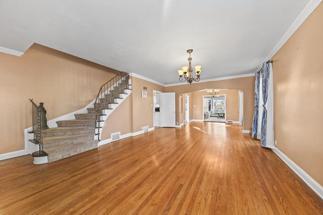 6321 W McKinley AVENUE, Wauwatosa, WI 53213