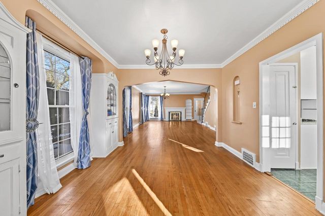 6321 W McKinley AVENUE, Wauwatosa, WI 53213