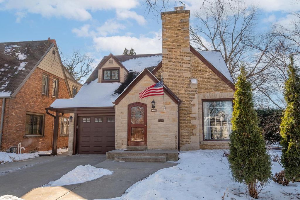 6321 W McKinley AVENUE, Wauwatosa, WI 53213