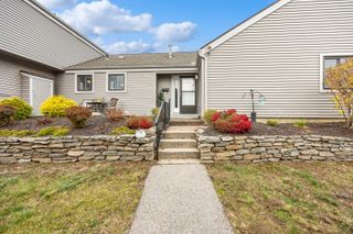 84 Hollister Way South 84, Glastonbury, CT 06033