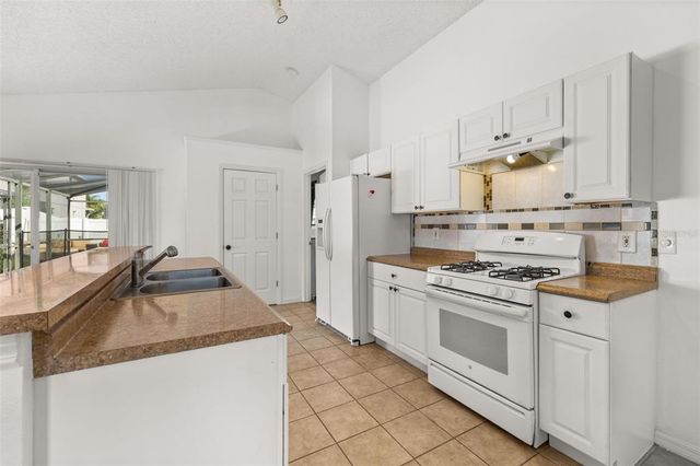 121 SONJA CIRCLE, Davenport, FL 33897
