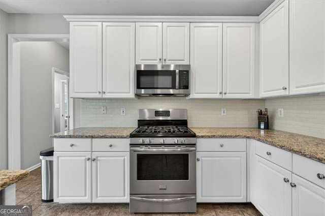 933 Hawk Creek Trail, Lawrenceville, GA 30043