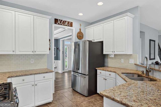 933 Hawk Creek Trail, Lawrenceville, GA 30043