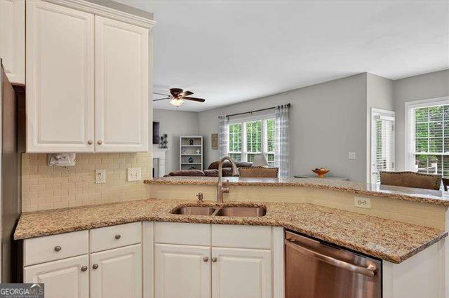 933 Hawk Creek Trail, Lawrenceville, GA 30043