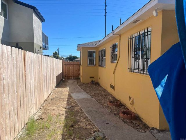 2834 L Street, San Diego, CA 92102