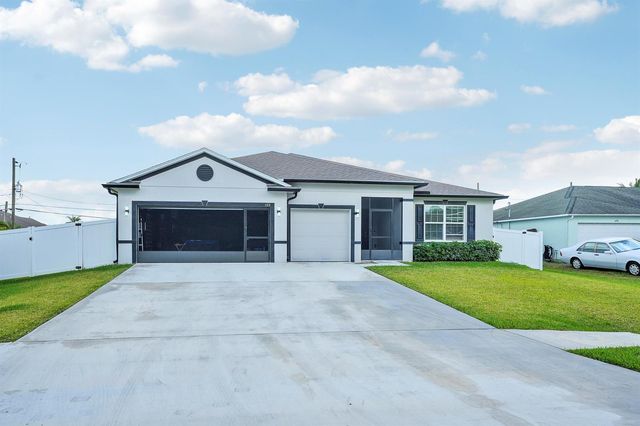 684 SW Jada Road, Port St. Lucie, FL 34953