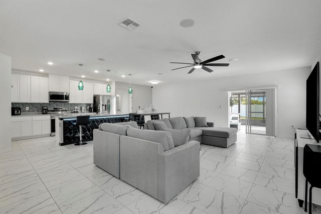 684 SW Jada Road, Port St. Lucie, FL 34953