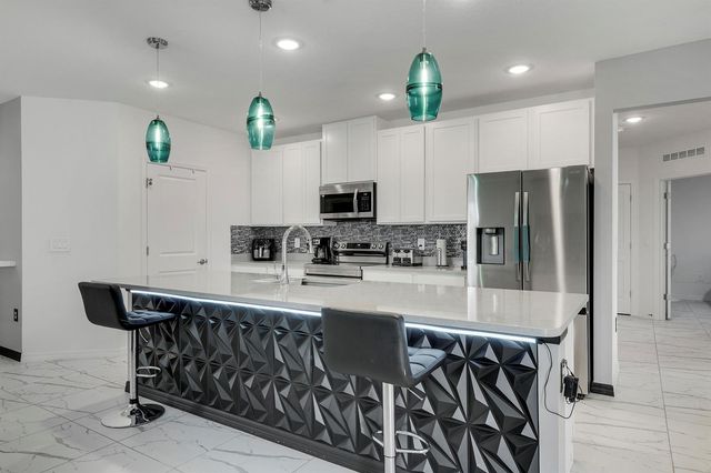 684 SW Jada Road, Port St. Lucie, FL 34953