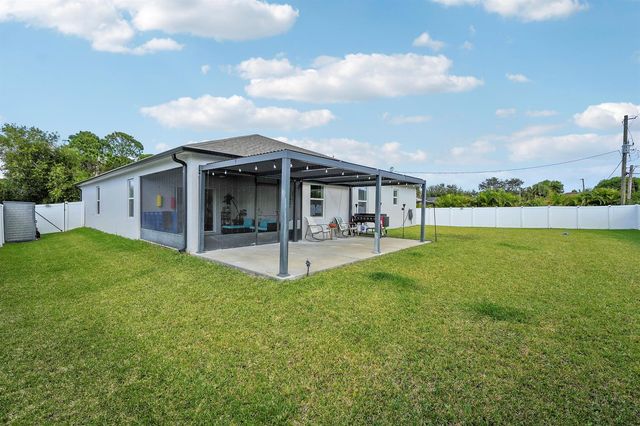 684 SW Jada Road, Port St. Lucie, FL 34953