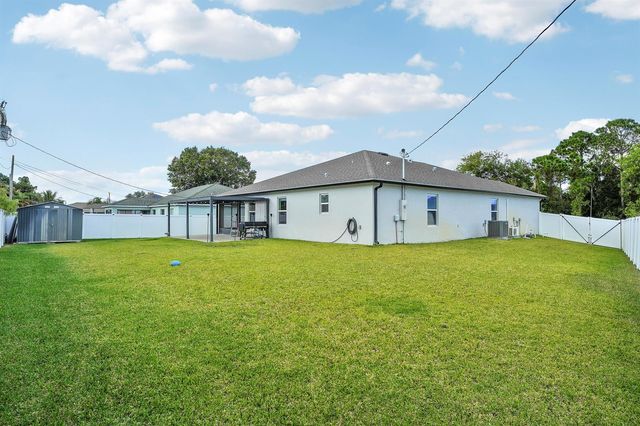 684 SW Jada Road, Port St. Lucie, FL 34953