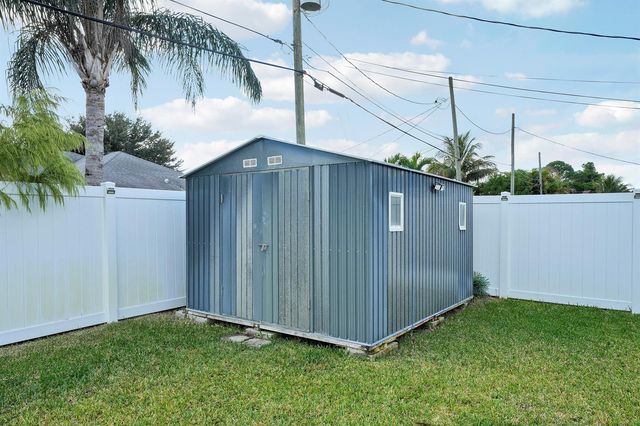 684 SW Jada Road, Port St. Lucie, FL 34953