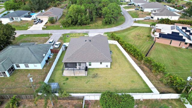 684 SW Jada Road, Port St. Lucie, FL 34953