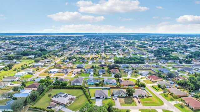 684 SW Jada Road, Port St. Lucie, FL 34953
