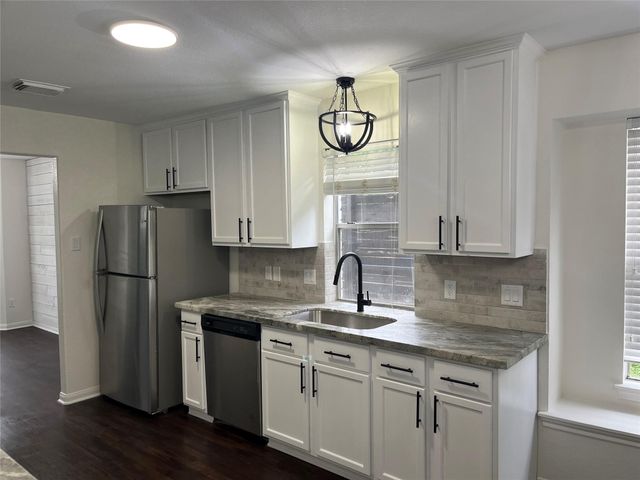 4105 Windswept Drive, Montgomery, TX 77356