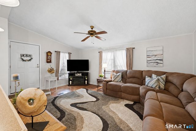 26 Woodland Park, Shelton, CT 06484