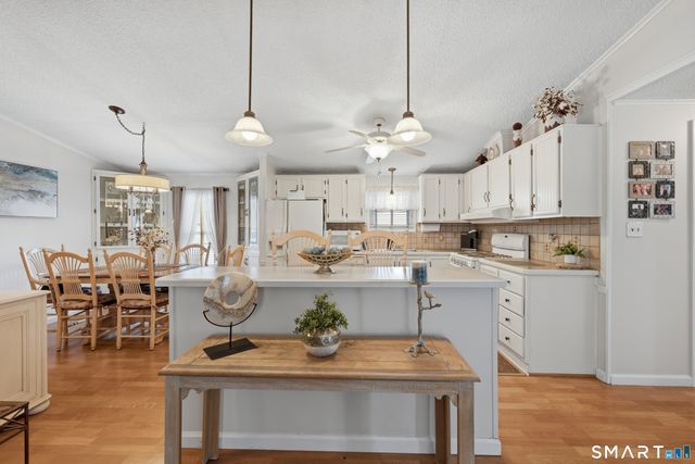 26 Woodland Park, Shelton, CT 06484