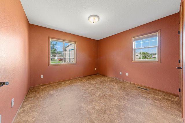 2203 Rolling Green Lane, North Mankato, MN 56003