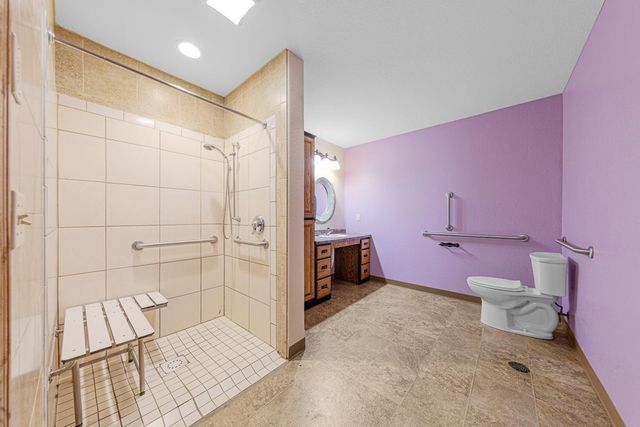 2203 Rolling Green Lane, North Mankato, MN 56003