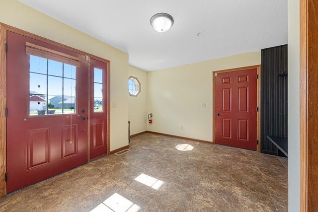 2203 Rolling Green Lane, North Mankato, MN 56003