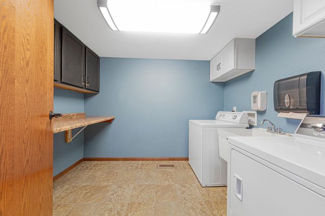 2203 Rolling Green Lane, North Mankato, MN 56003