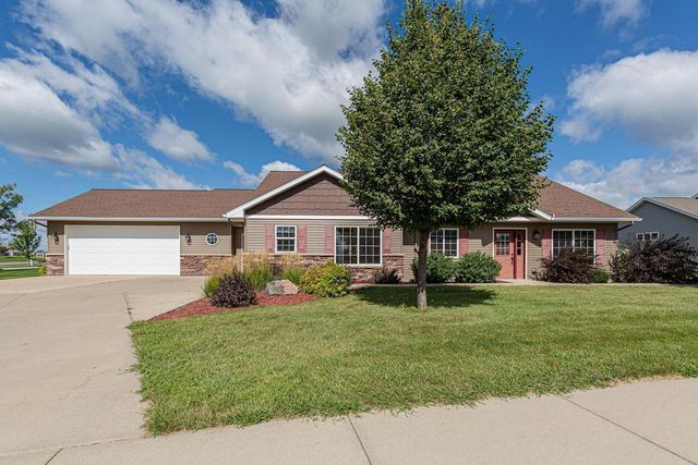 2203 Rolling Green Lane, North Mankato, MN 56003
