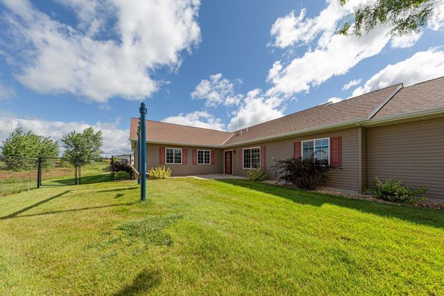 2203 Rolling Green Lane, North Mankato, MN 56003