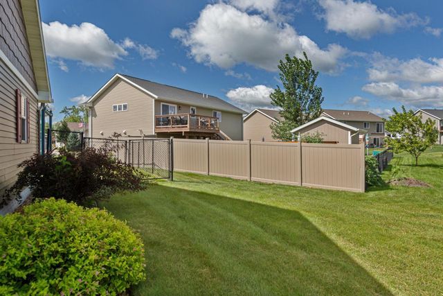 2203 Rolling Green Lane, North Mankato, MN 56003