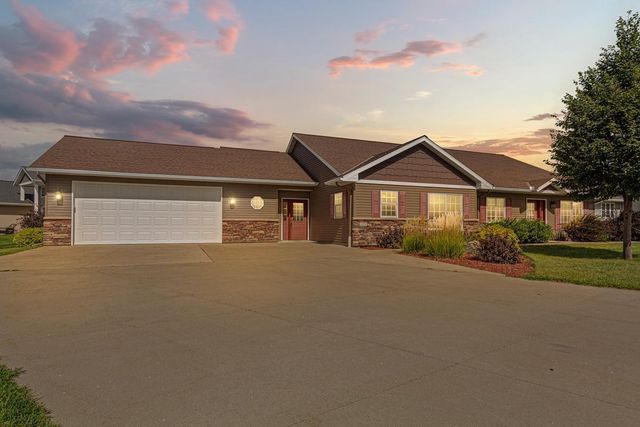 2203 Rolling Green Lane, North Mankato, MN 56003