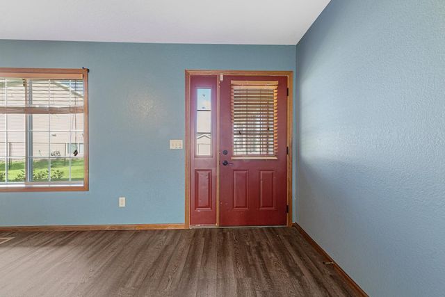 2203 Rolling Green Lane, North Mankato, MN 56003