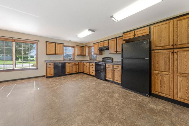 2203 Rolling Green Lane, North Mankato, MN 56003