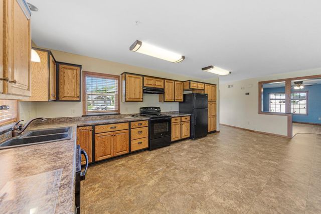 2203 Rolling Green Lane, North Mankato, MN 56003