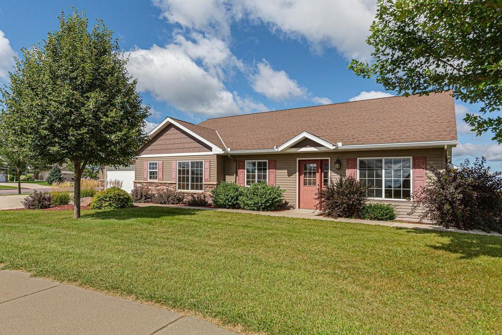 2203 Rolling Green Lane, North Mankato, MN 56003