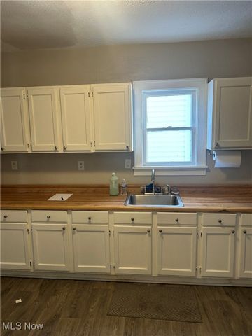 679 Wooster Road W, Barberton, OH 44203