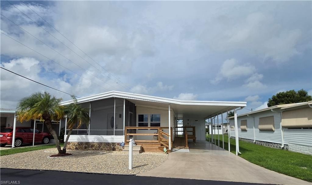 556 Freedom ST, NORTH FORT MYERS, FL 33917 — exterior