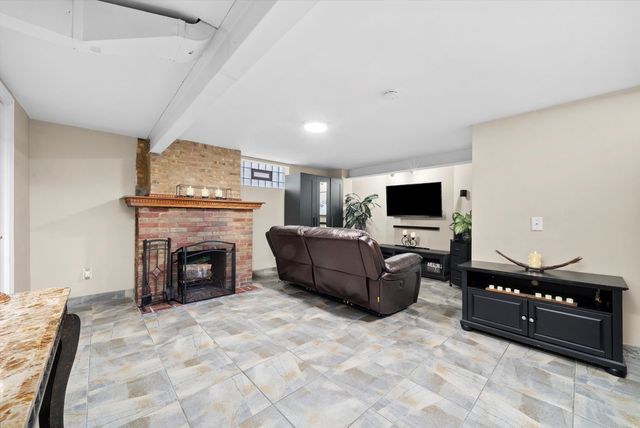 6123 S Meade Avenue, Chicago, IL 60638