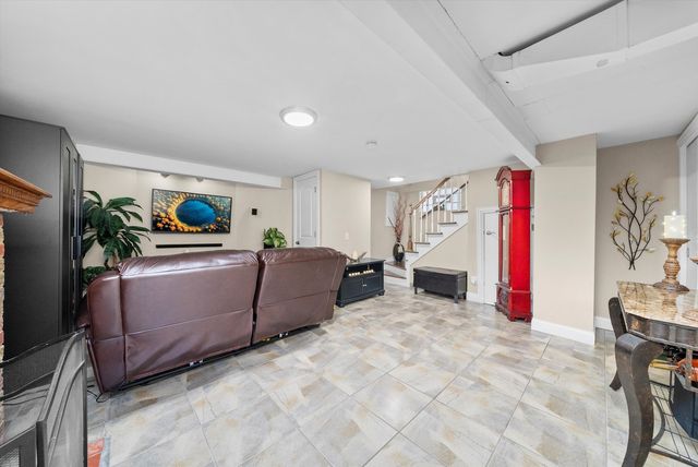 6123 S Meade Avenue, Chicago, IL 60638