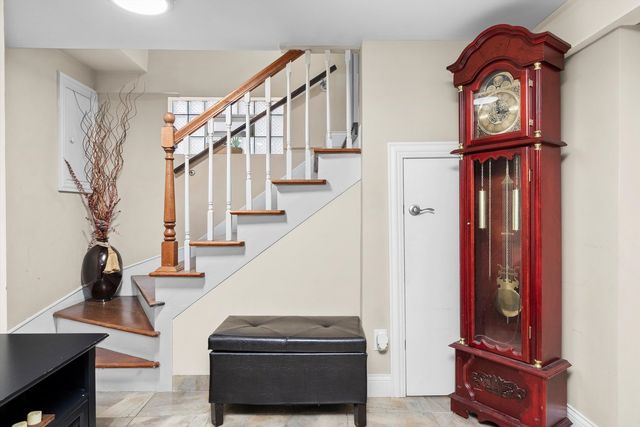 6123 S Meade Avenue, Chicago, IL 60638