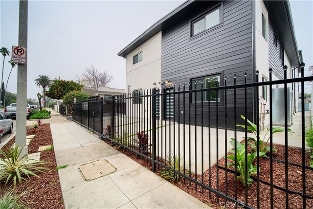 2011 S 8th Avenue, Los Angeles, CA 90018
