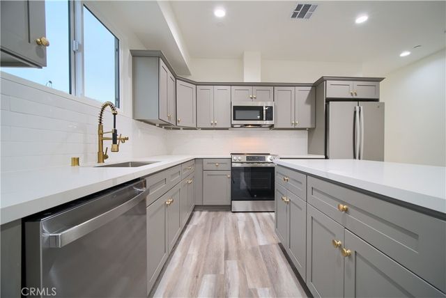 2011 S 8th Avenue, Los Angeles, CA 90018