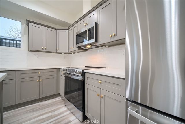 2011 S 8th Avenue, Los Angeles, CA 90018