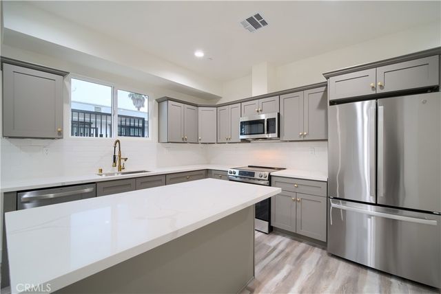 2011 S 8th Avenue, Los Angeles, CA 90018
