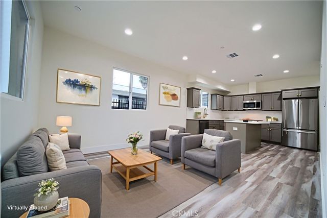2011 S 8th Avenue, Los Angeles, CA 90018