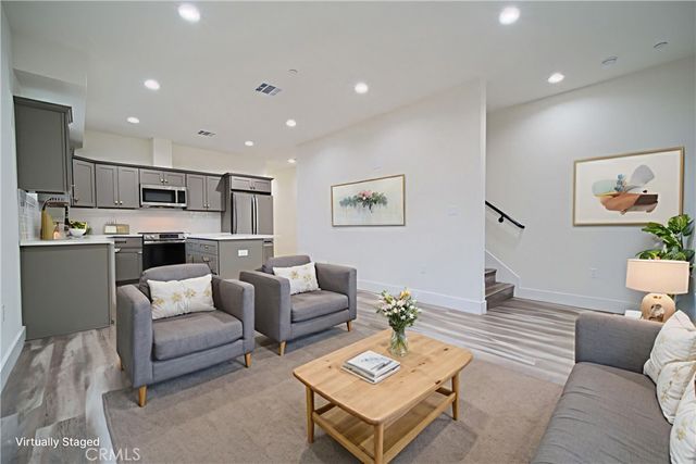 2011 S 8th Avenue, Los Angeles, CA 90018